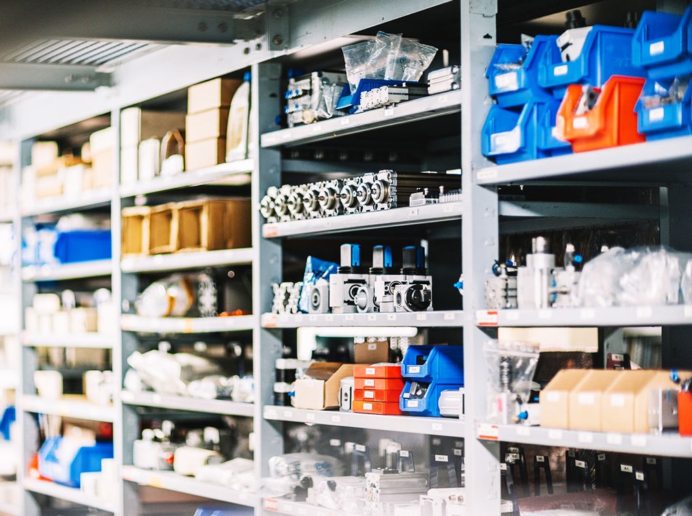 Stock de matériel industriel organisé